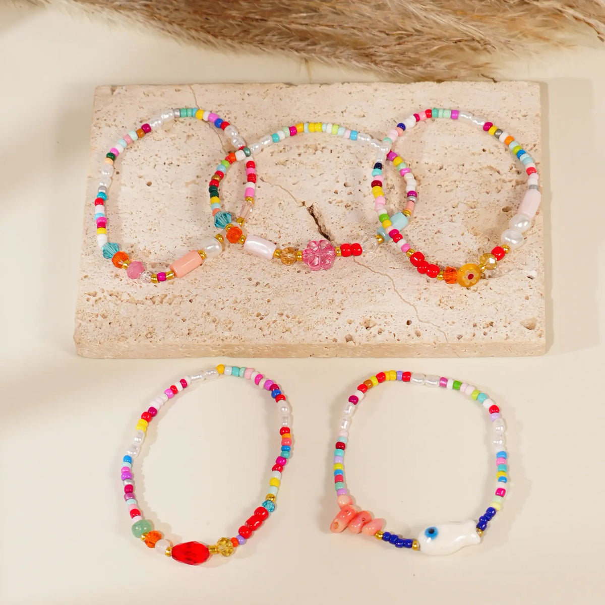 Women Ceramic Fish Bracelet Set, 5-Piece Layered Bracelet Set Design for Beach Vacation Party Stackable Accessories, Stackable Bracelets, Fish Motif Bracelets, Summer Dainty Jewelry, Boho Style Bracelet, Bracelet Combination Set