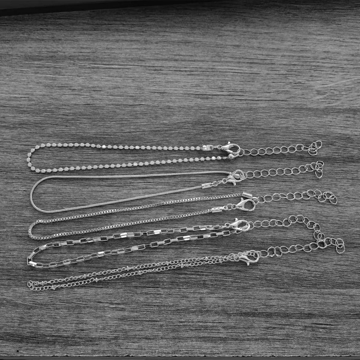 5Pcs Gold Layered Anklet Set for Women, Mixed Chevron Paperclip Cuban Pearl Chain Ankle Bracelets, Boho Dainty Stackable Anklets for Summer Beach Vacation Party Birthday Jewelry Gift, Fashionable Jewelry Accessories, Fashion Accessories