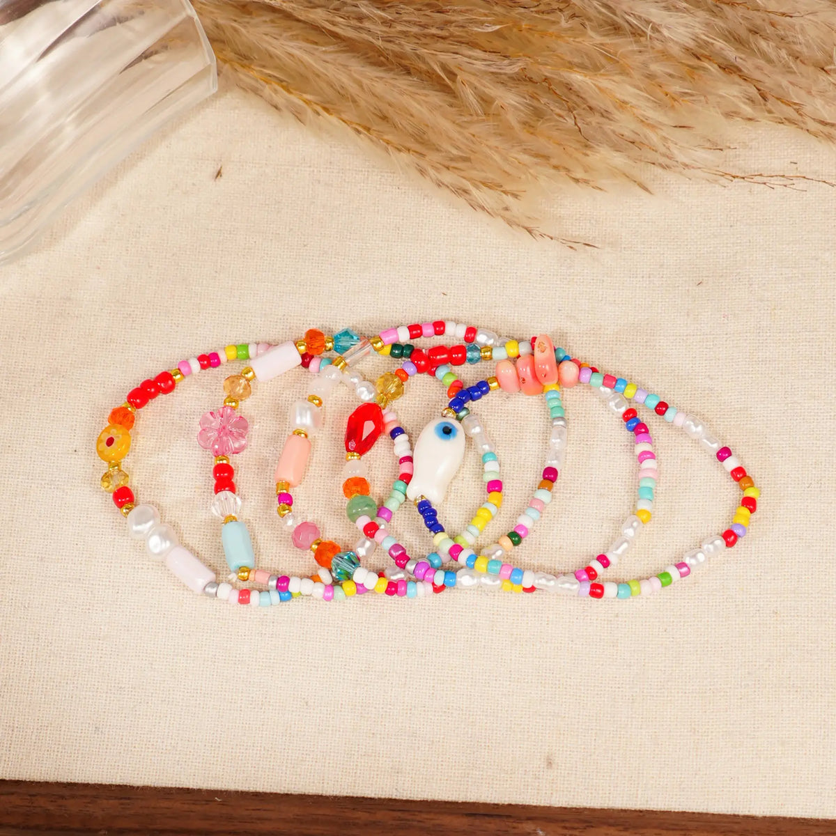 Women Ceramic Fish Bracelet Set, 5-Piece Layered Bracelet Set Design for Beach Vacation Party Stackable Accessories, Stackable Bracelets, Fish Motif Bracelets, Summer Dainty Jewelry, Boho Style Bracelet, Bracelet Combination Set