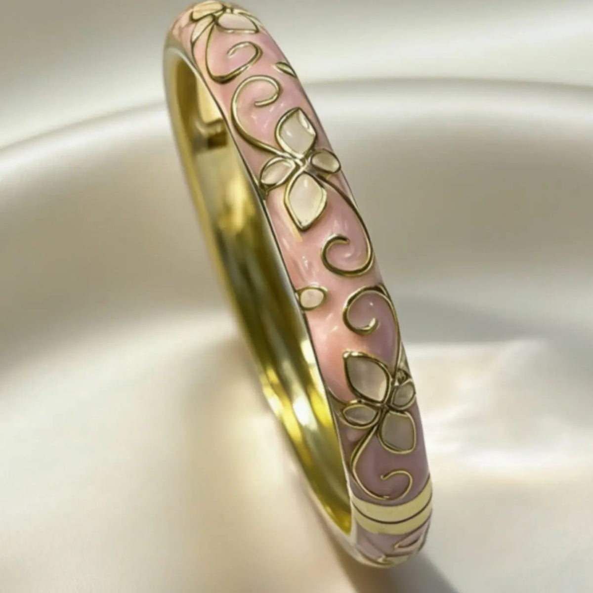 2026 Enamel Flower Geometric Bangle Bracelet, Sweet High-End Daily Wear Jewelry for Women, Fashionable Elegant Bangle Bangles