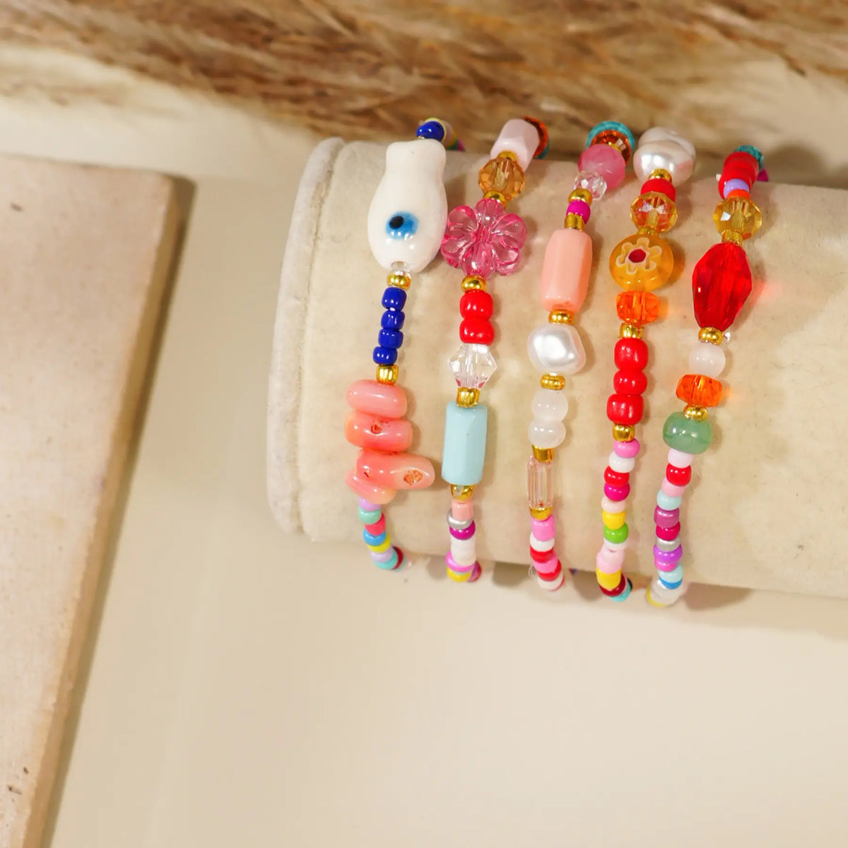 Women Ceramic Fish Bracelet Set, 5-Piece Layered Bracelet Set Design for Beach Vacation Party Stackable Accessories, Stackable Bracelets, Fish Motif Bracelets, Summer Dainty Jewelry, Boho Style Bracelet, Bracelet Combination Set