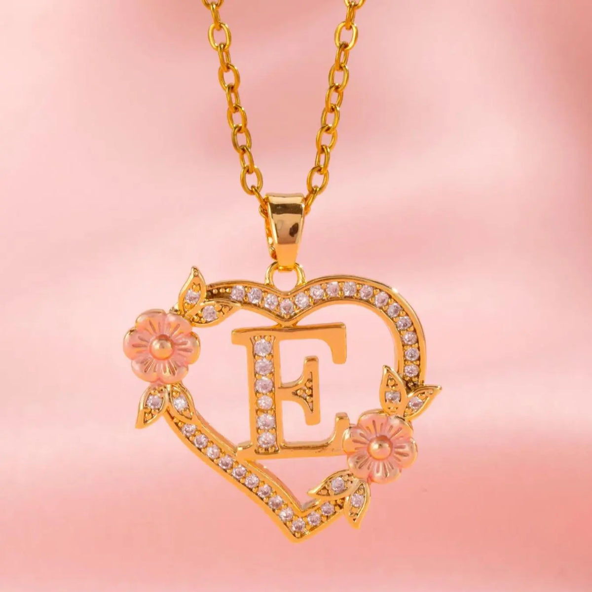 Initials Heart Shaped Pendant Necklace, Alphabet Detail Pendant, Exquisite Jewelry Gift, Rhinestone Decorated Alphabet Necklace, Artificial Zircon Decor Jewelry for Party, Daily Clothing Decor, Heart Design Jewelry, Zirconia Alphabet Pendant