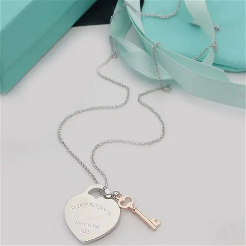 T Family Heart Brand Single Key Pendant Necklace for Women, Niche Design Everyday Collarbone Chain, Versatile Heart Accessory Necklaces Costume Jewelry