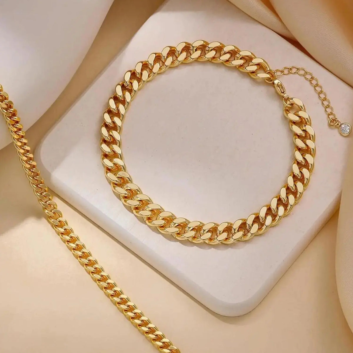 Chunky Cuban Link Chain Boho Anklet for Women Waterproof Adjustable Length 8.5+2 Inch Fashion Chic Accessories Boho Style Jewelry Trendy Layered Anklet Set Jewelry Gift