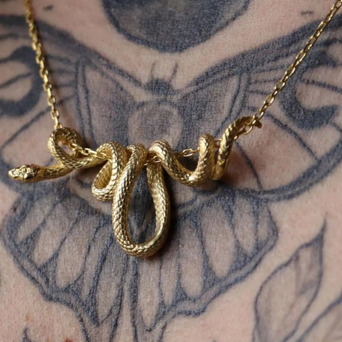 Glittering Golden Silvery Snake Chain Necklace - Edgy Punk Rock Hip Hop Alloy Jewelry - Daring Unique Snake Pendant for Women & Men - Versatile Party Gift - Exquisite Chain Jewelry - Fashionable Jewelry Accessories
