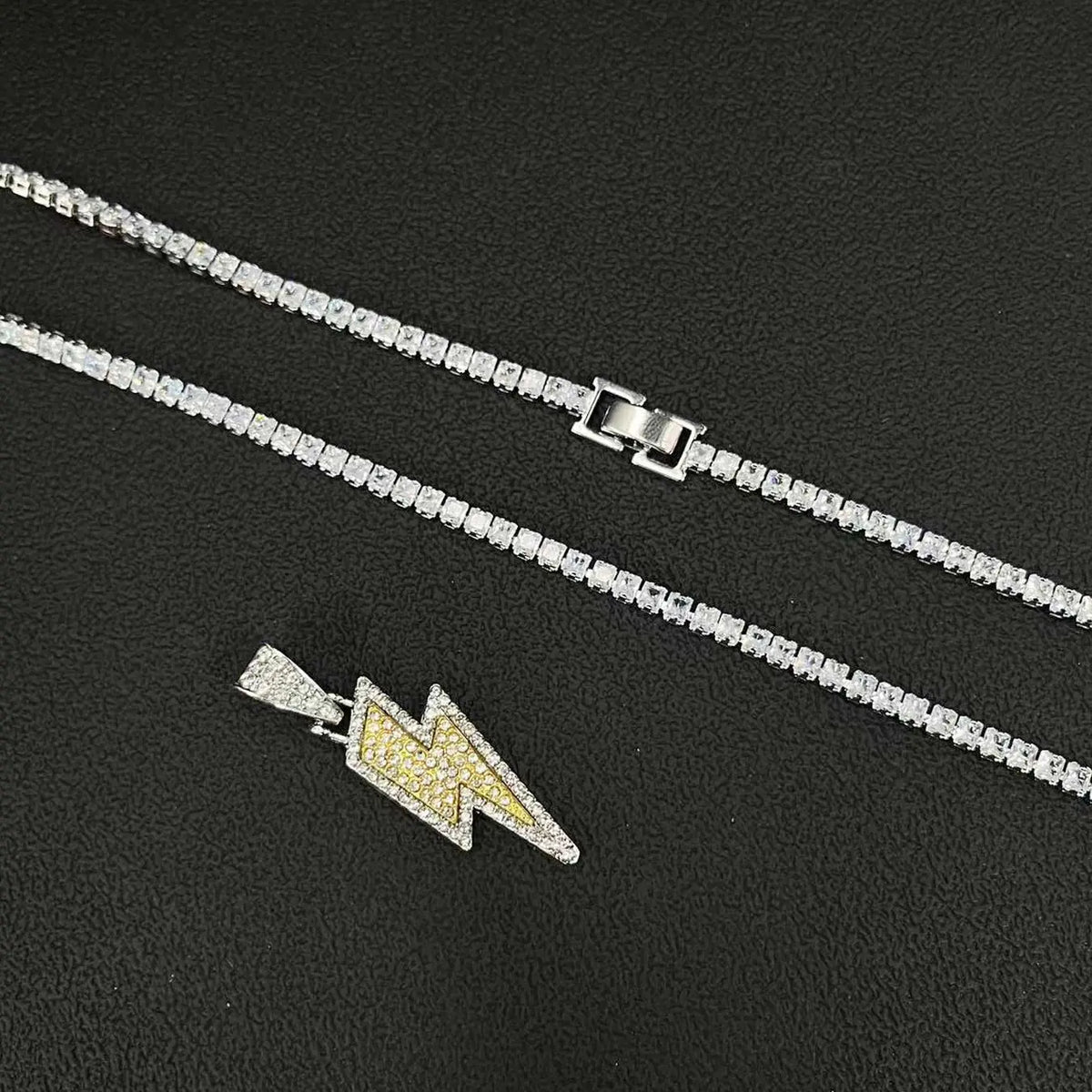 Rhinestone Decor Lightning Design Pendant Chain Necklace for Men & Women, Zinc Alloy Fashionable Chain Decorated Jewelry for Party, Fashion All-match Hip Hop Accessory, Rhinestone Decorated Jewelry