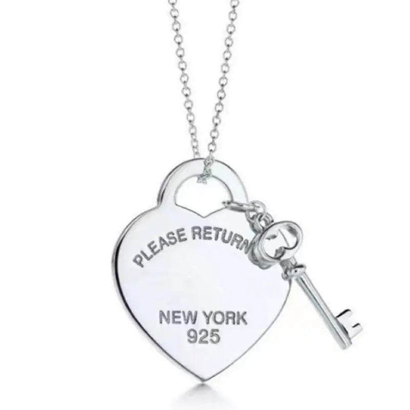 T Family Heart Brand Single Key Pendant Necklace for Women, Niche Design Everyday Collarbone Chain, Versatile Heart Accessory Necklaces Costume Jewelry