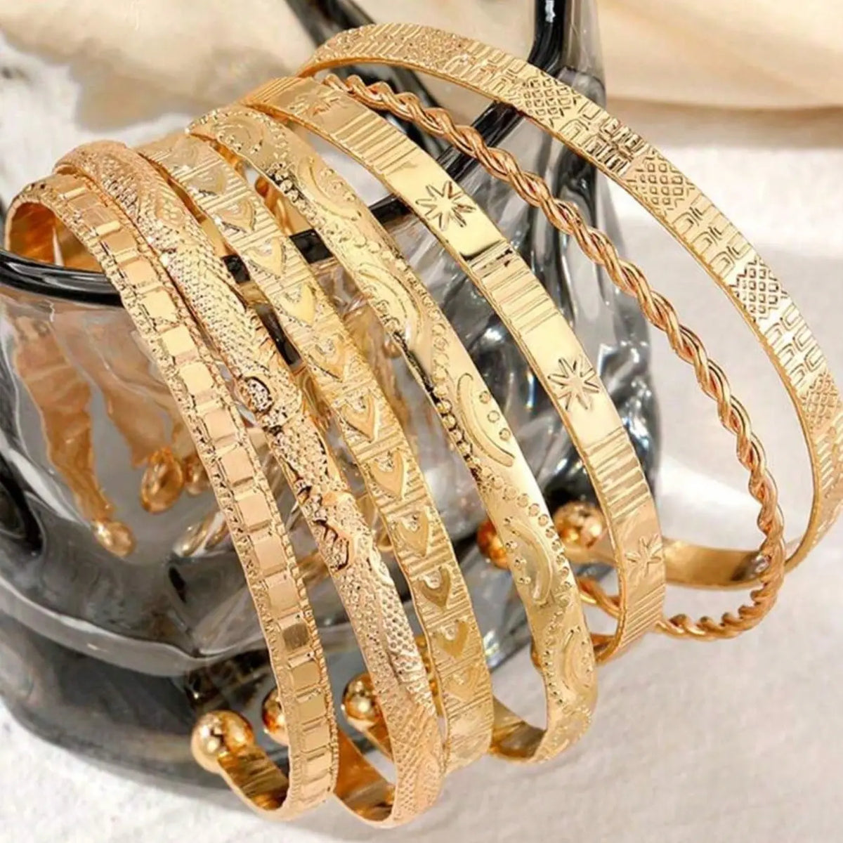 7-Piece set Women's Gold Bangle Set Gold-Plated Stackable Open Cuffs & Classic Embossed Designs, Minimalist Layering Jewelry, Stack Bangles, Perfect Gift For Her, Suitable For Women's Everyday And Vacation Outfits, Bracelets Stack
