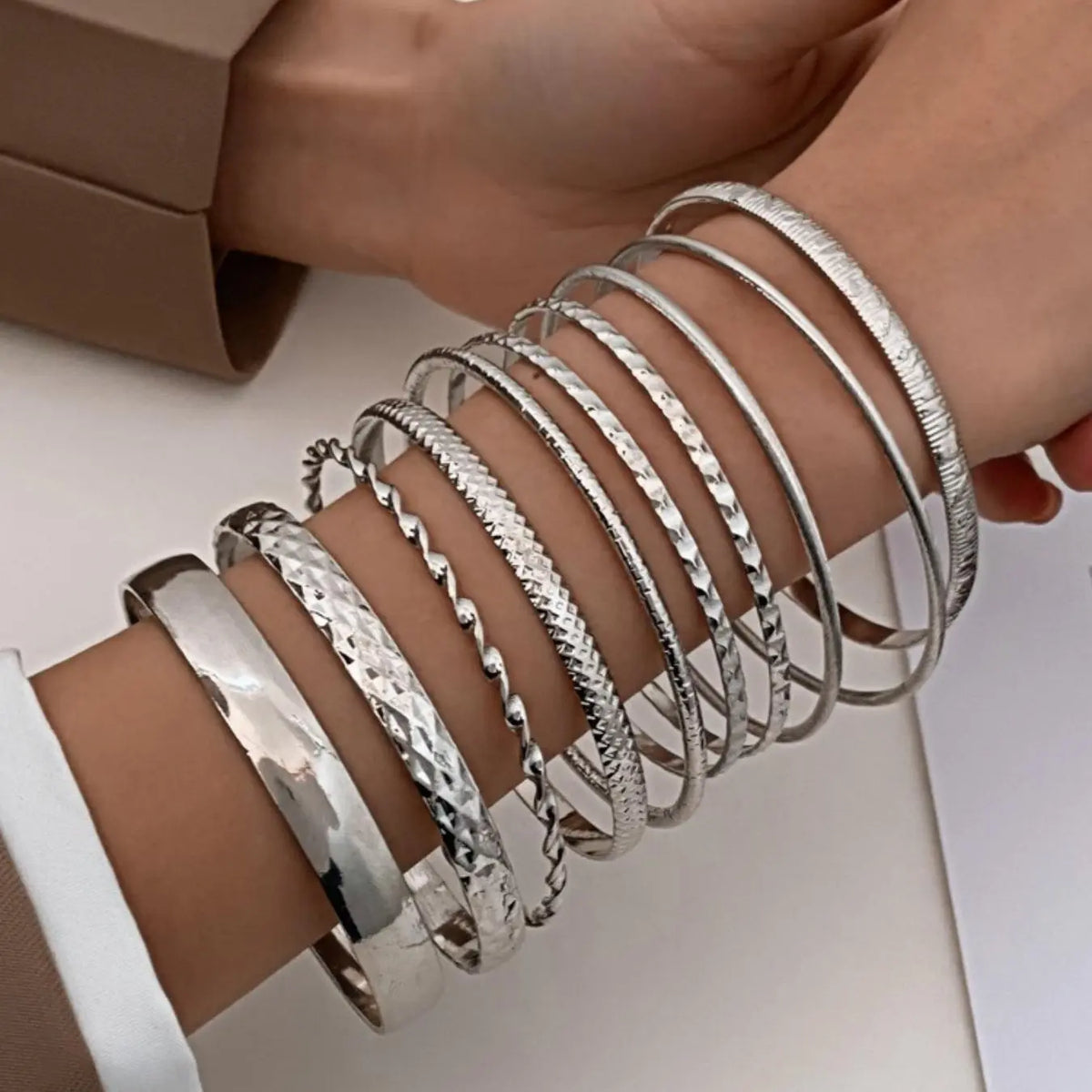 Women's 10pcs Textured Metal Design Bangle, Boho Ethnic Jewelry for Beach Party Vacation, Metal Bangles for Women Girl Gift Daily Use, Stackable Bracelets, Bangle Bracelet Set, Fashionable Bracelet Style