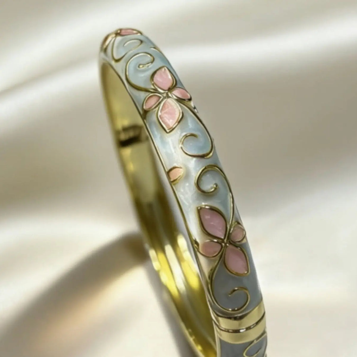 2026 Enamel Flower Geometric Bangle Bracelet, Sweet High-End Daily Wear Jewelry for Women, Fashionable Elegant Bangle Bangles
