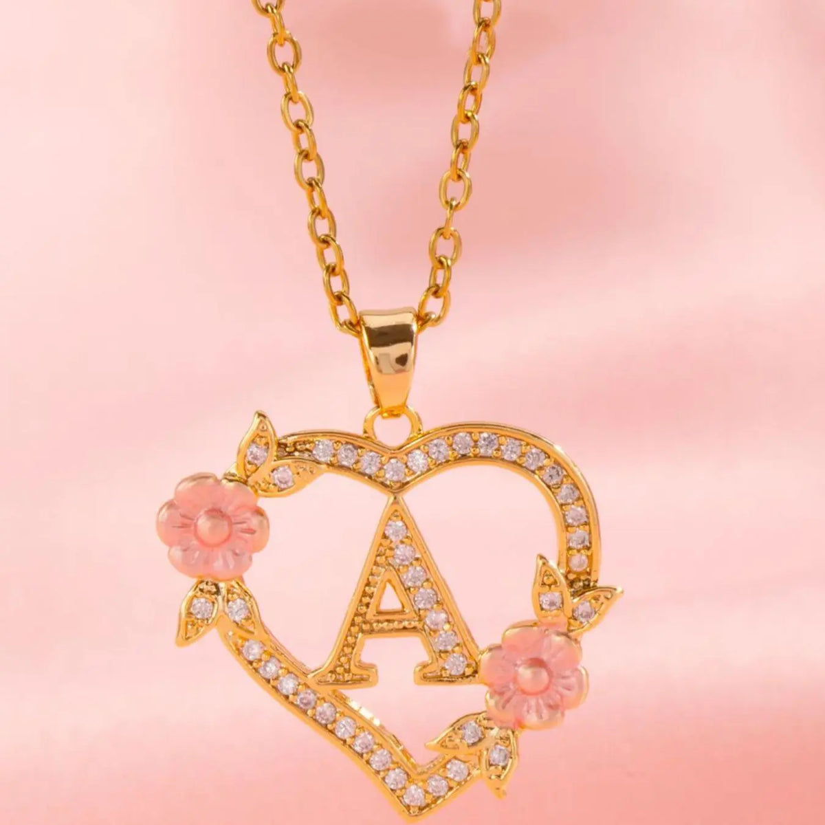 Initials Heart Shaped Pendant Necklace, Alphabet Detail Pendant, Exquisite Jewelry Gift, Rhinestone Decorated Alphabet Necklace, Artificial Zircon Decor Jewelry for Party, Daily Clothing Decor, Heart Design Jewelry, Zirconia Alphabet Pendant