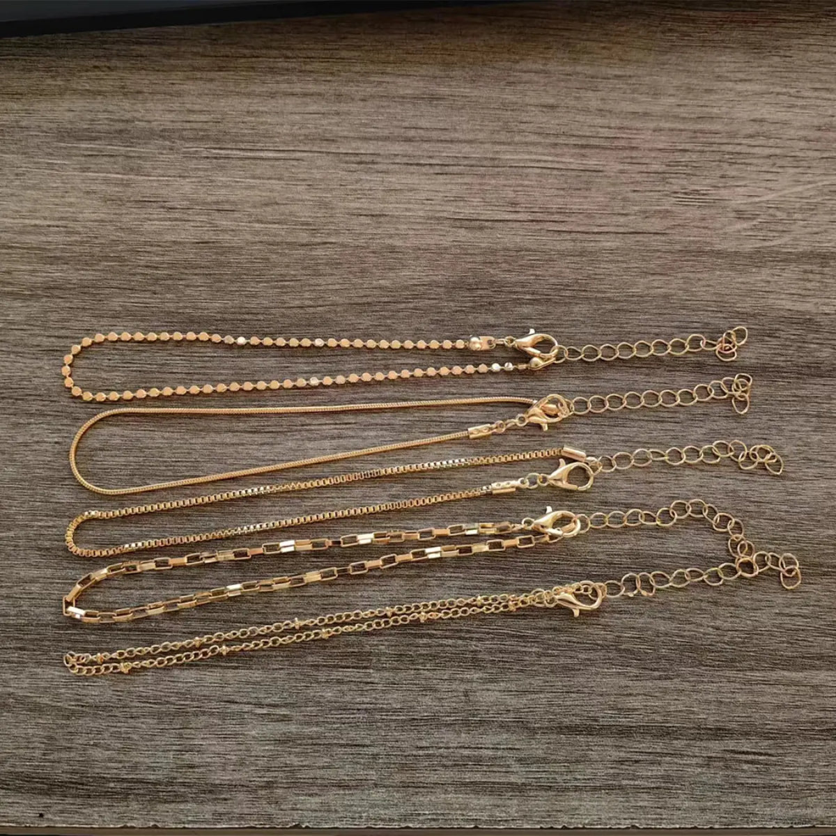 5Pcs Gold Layered Anklet Set for Women, Mixed Chevron Paperclip Cuban Pearl Chain Ankle Bracelets, Boho Dainty Stackable Anklets for Summer Beach Vacation Party Birthday Jewelry Gift, Fashionable Jewelry Accessories, Fashion Accessories