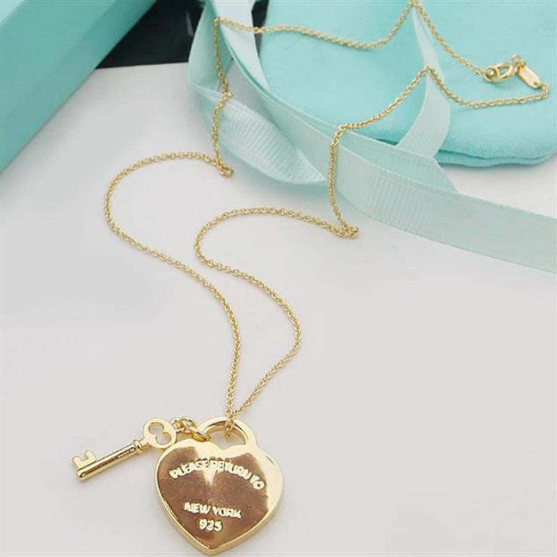 T Family Heart Brand Single Key Pendant Necklace for Women, Niche Design Everyday Collarbone Chain, Versatile Heart Accessory Necklaces Costume Jewelry
