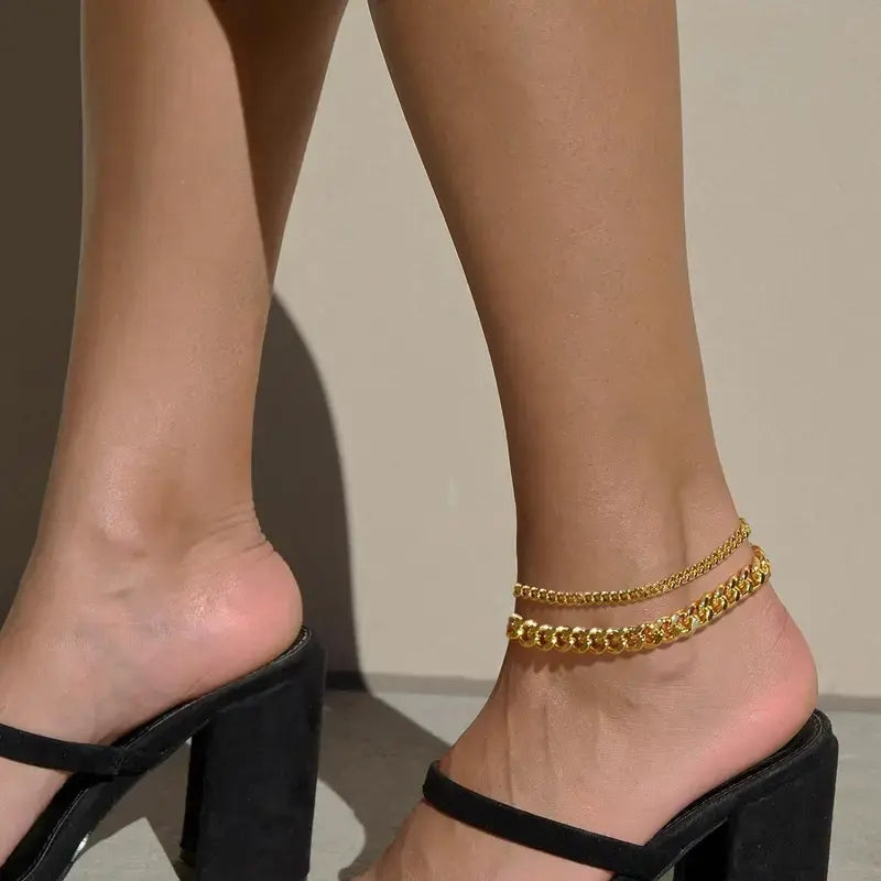 Women's Oversized Cuban Link Geometric Anklets - Gold-Plated, Heavy-Duty Waterproof Metal Coating Layered Beachwear Accessory, High-Style It Girl Jewelry Style Valentine Summer Gift, Gold-Plated Cuban Link Anklets, Heavy-Duty Metal Anklets