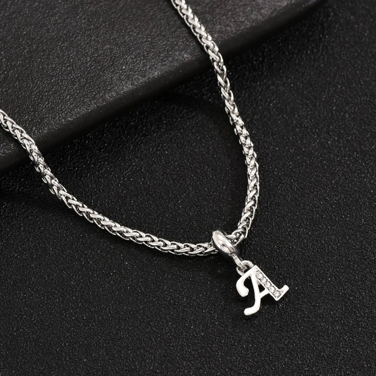 Initial Letter Detail Pendant Necklace, Fashion Stainless Steel Alphabet Jewelry for Men and Women, Costume Necklaces, Trendy All-Match Exquisite Neck Accessory, for Party and Daily Wear, Birthday Gift