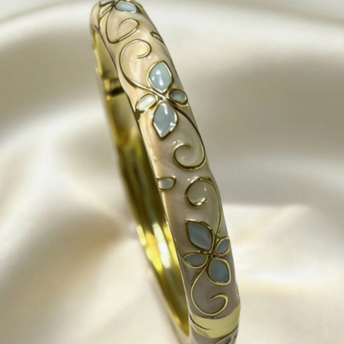 2026 Enamel Flower Geometric Bangle Bracelet, Sweet High-End Daily Wear Jewelry for Women, Fashionable Elegant Bangle Bangles