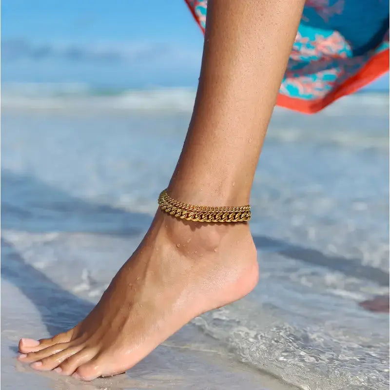 Women's Oversized Cuban Link Geometric Anklets - Gold-Plated, Heavy-Duty Waterproof Metal Coating Layered Beachwear Accessory, High-Style It Girl Jewelry Style Valentine Summer Gift, Gold-Plated Cuban Link Anklets, Heavy-Duty Metal Anklets
